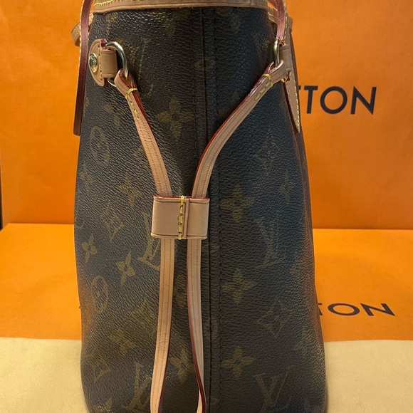 Louis Vuitton Monogram Neverfull PM - Picture 6 of 13